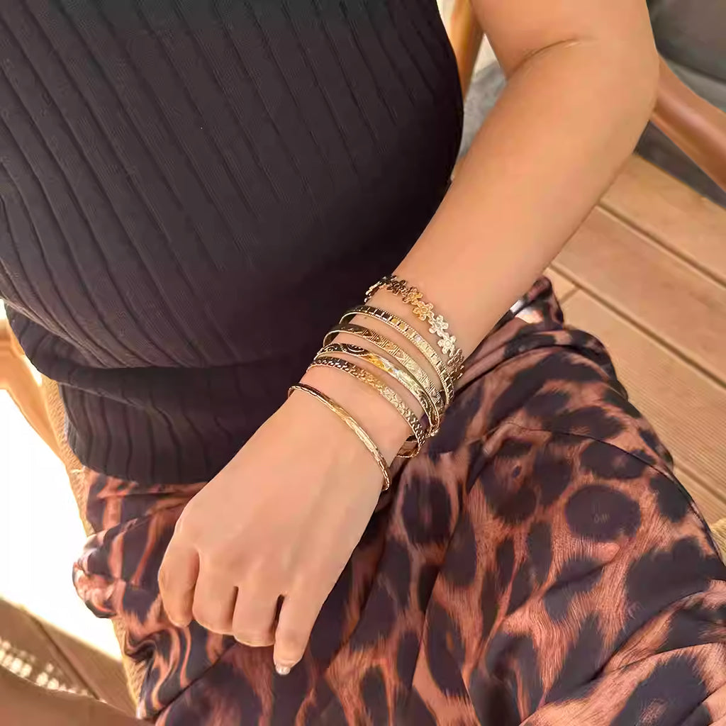 Goldenes Armband-Set – 6 Elegante Armreifen