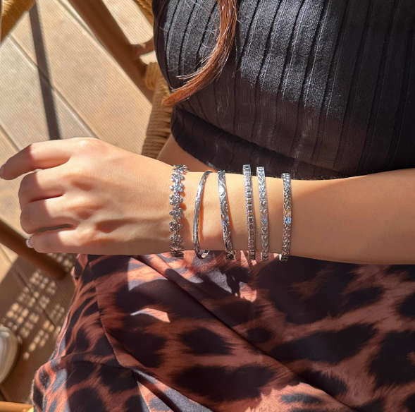 Goldenes Armband-Set – 6 Elegante Armreifen