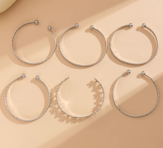 Goldenes Armband-Set – 6 Elegante Armreifen