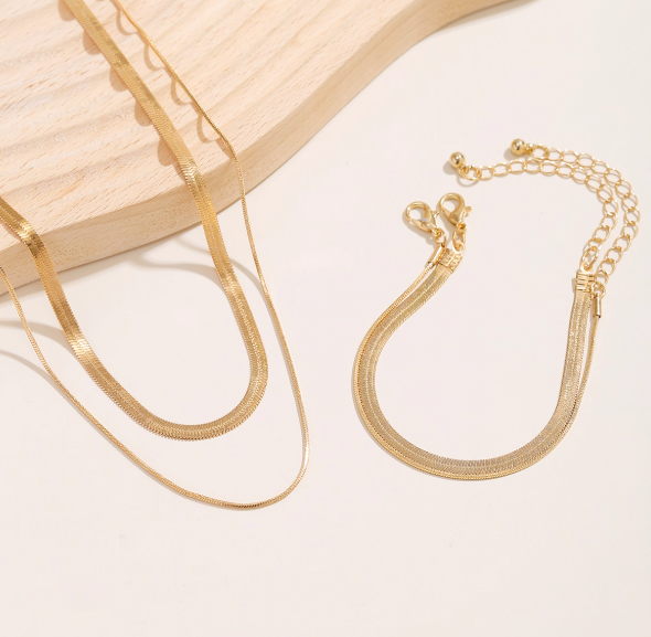 Elegantes Set aus Halskette und Armband