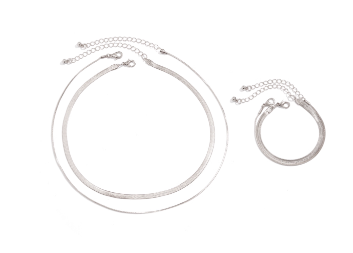 Elegantes Set aus Halskette und Armband