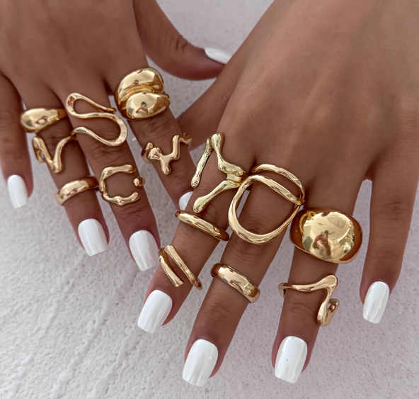 Moderne Gold-Ring Kollektion